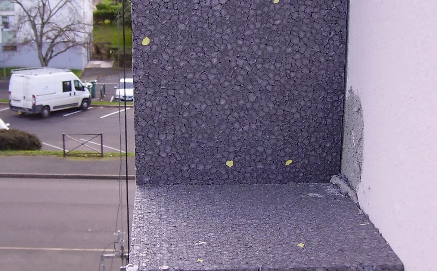 Pannelli isolanti in EPS applicati alla facciata di un edificio